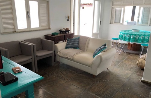 Taio House | Great 3 bedroom house 200 meters from the beach of angels and Praça do cova.