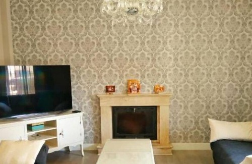 Montequinto House | Great 400m2 house with terrace and patio