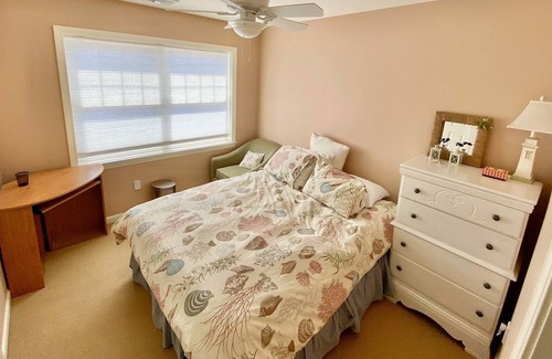 Pine Orchard House | Great ACADEMIC RENTAL - Water Views & Prvt Beach- Ideal for Families