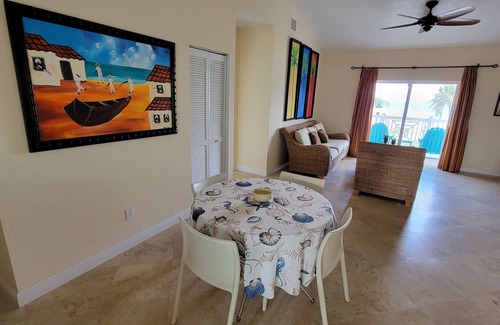 Alice Town Villa | Great Beach Front Villa