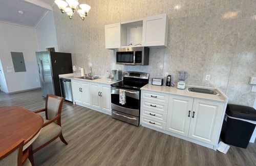 Marsh Harbour Hotel | Great Cistern Beach Village