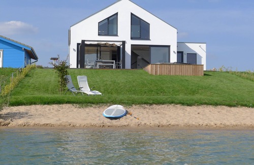 Lobnitz House | Great Home with open fireplace and sauna right at the lake