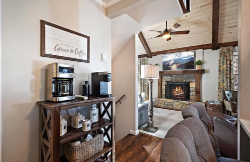 Beech Mountain House | Great Location/100 yd. to lift, Club Member, Walk To Resort & Fire pit!