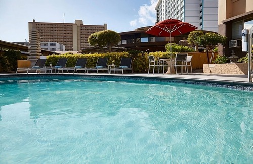 Ala Moana House | Great Location! 4 Comfortable Units, Onsite Pool, Pets Allowed