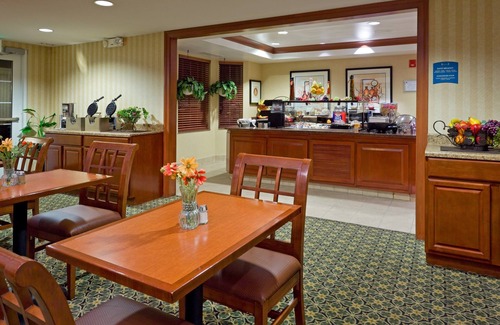 Mount Laurel Condo | Great Location + Drive to City Center Philadelphia | 24 Hour Business Center + Fitness Center