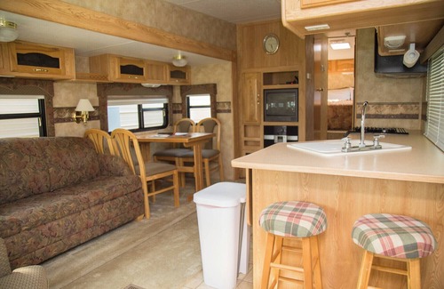 Buffalo City House | Great RIver Road 5th Wheel RV with campsite and full hookup on Mississippi backwaters