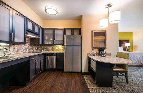 Altoona Apartment | Great Studio | Free Breakfast, Indoor Pool