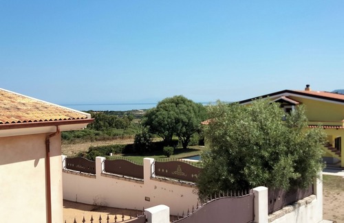 La Muddizza Apartment | Great Views and 10 min drive to beach or less!