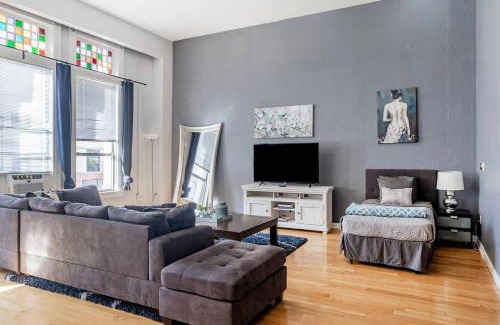 Gaslamp Quarter Hotel | Greely Gaslamp - Loft W Parking & 4 Beds #201