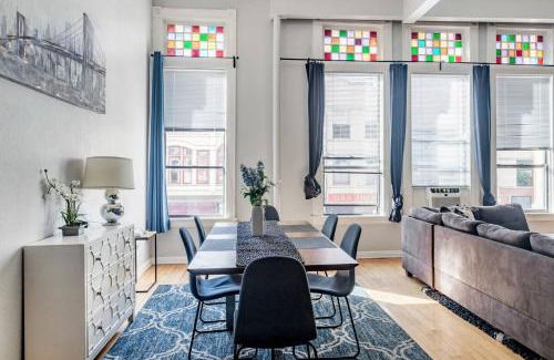 Gaslamp Quarter Hotel | Greely Gaslamp - Loft W Parking & 4 Beds #201