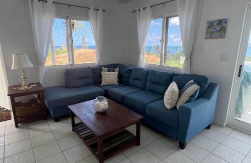 Green Cay House | Green Cay - Walk to the Beach - King Bed - AC
