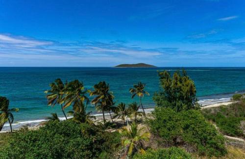 Green Cay House | Green Cay - Walk to the Beach - King Bed - AC