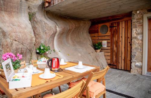 Dervio Apartment | Green Chalet Scalotta - Private Garden with Jacuzzi and Spa