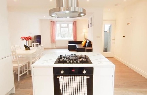 Pinner House | Green Garden in Northwest London