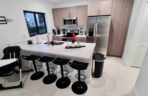 Liberty City House | Green Luxurious 5BD Jungle House by FL Keys MIA