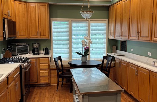 Waukegan House | Green Magnolia House - Spacious 5-bedroom house close to Navy Base