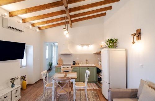 Agioi Deka Apartment | Green Mountain Seaview Suite