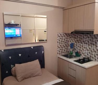 Rawasari Apartment | Green Pramuka City by Siginjae Rooms