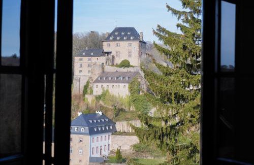 Blankenheim Apartment | Greenhouse Living "Haus Blankenheim" - Burgblick I Urlaub mit Hund - 30 Minuten zum Phantasialand & Nürburgring