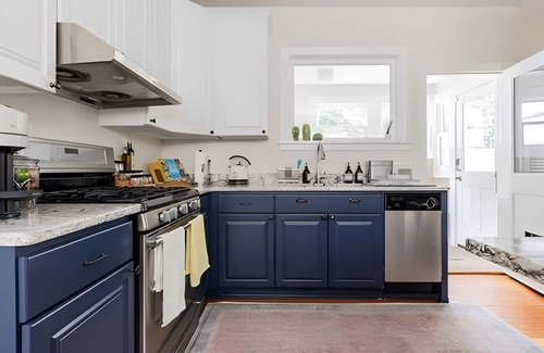 Seattle House | Greenlake Oasis: Stylish 3BR w/Patio + EV
