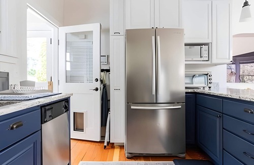 Seattle House | Greenlake Oasis: Stylish 3BR w/Patio + EV