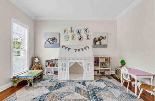 Forest Oaks Apartment | Greensboro Gathering K bed, Playroom, Gamerooms