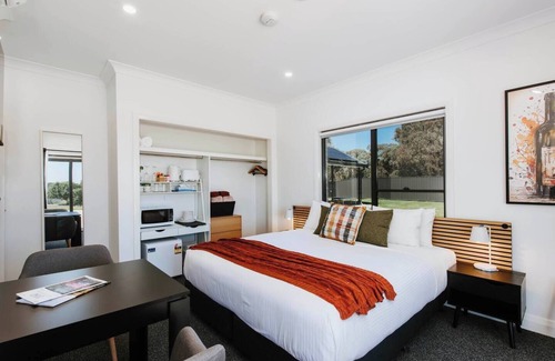 Central Mudgee House | Grevillea Suite A Serene Haven for Couples