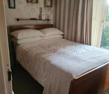 Innishannon Bed & Breakfast | Grey Gables Farmhouse B&B