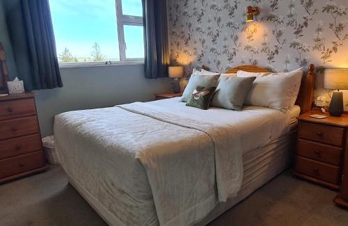 Innishannon Bed & Breakfast | Grey Gables Farmhouse B&B