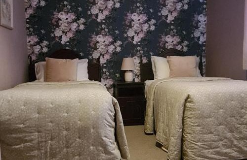 Innishannon Bed & Breakfast | Grey Gables Farmhouse B&B
