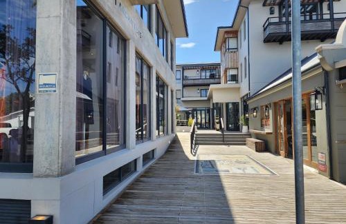 Knysna Central Apartment | Grey on Gray the Gallery