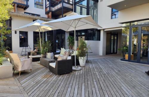 Knysna Central Apartment | Grey on Gray the Gallery
