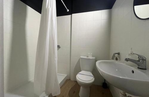 Radojewo Hostel | Grey Poznań Pokój z łazienką , Darmowy parking, Zameldowanie Bezobsługowe