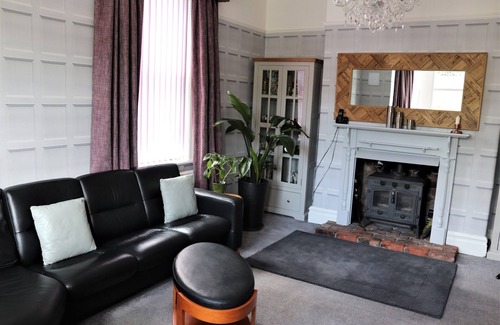 Llandrindod Wells House | Greylands Guest House