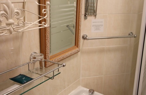 Llandrindod Wells House | Greylands Guest House