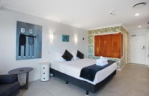 Newton Apartment | Greys Urban Escape with Spa, Pool - Gym