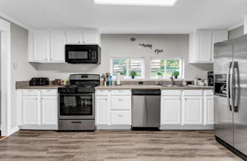 Acworth House | Grill & Chill Retreat