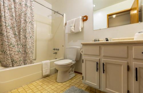 East Kootenay Apartment | Griz Inn by Fernie Central Reservations