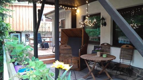 Neumuhlen-Dietrichsdorf Apartment | Große Kutscherwohnung