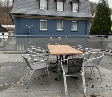 Werdohl Apartment | Große Monteurwohnung - 7 Personen - KÜCHE WIFI TV