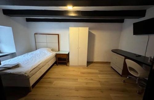 Werdohl Apartment | Große Monteurwohnung - 7 Personen - KÜCHE WIFI TV