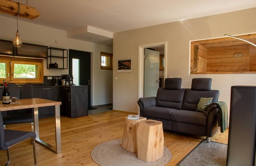 Bad Alexandersbad Apartment | Großzügiges Ferienhaus für bis zu Zwei Personen mit Sauna zur Alleinigen Nutzung