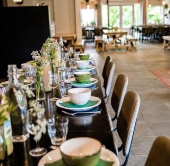 Grou House | Groepsaccommodatie 'Jister' aan open vaarwater in Friesland