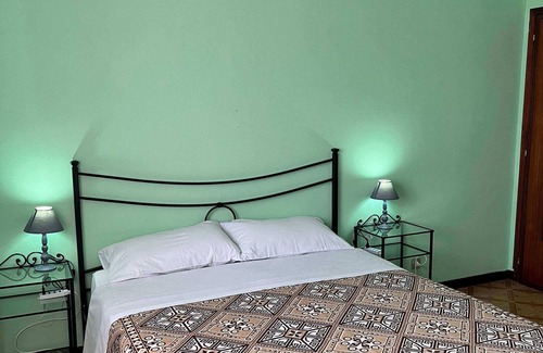 Saint-remy-de-provence Bed & Breakfast | Ground Floor Suite - Casa T Home Bed and Breakfast & Home Restaurant