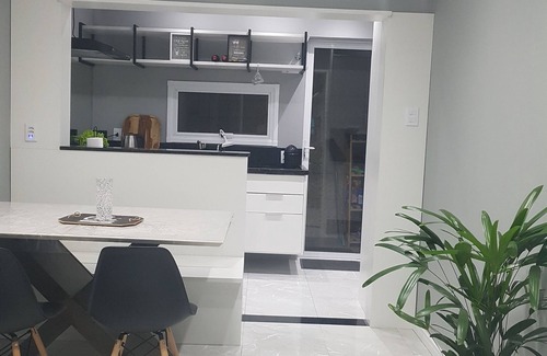Menino Deus Apartment | Ground floor apartment in Menino Deus with closed area