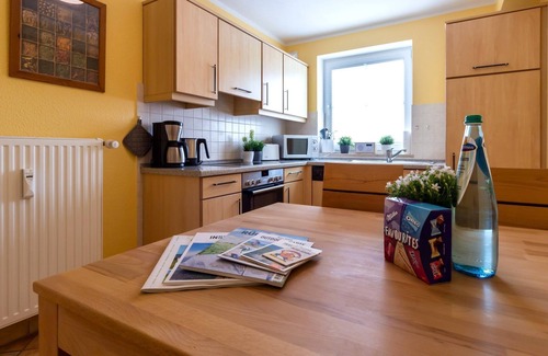 Thiessow Apartment | Ground floor apartment - house south beach