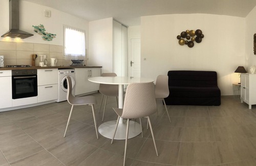 Ajaccio House | Ground floor villa in Ajaccio with communal swimming pool