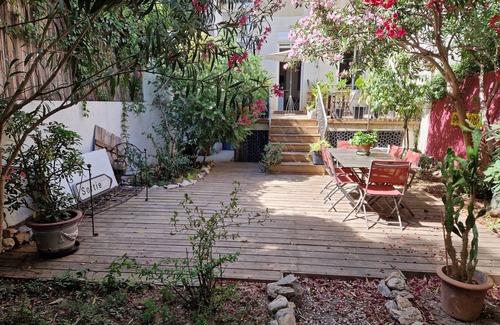 Le Camas Apartment | Ground floor with garden in the heart of Marseille