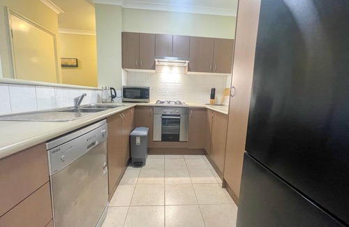 Thornlie Apartment | Ground Garden- Two King Beds+One Queen Bed