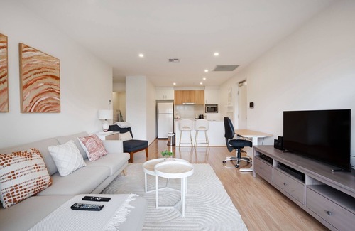 Wright Apartment | Ground Level 1-Bed: Courtyard & Alfresco Dining